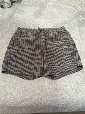 ABERCROMBIE AND FITCH STRIPED SHORTS